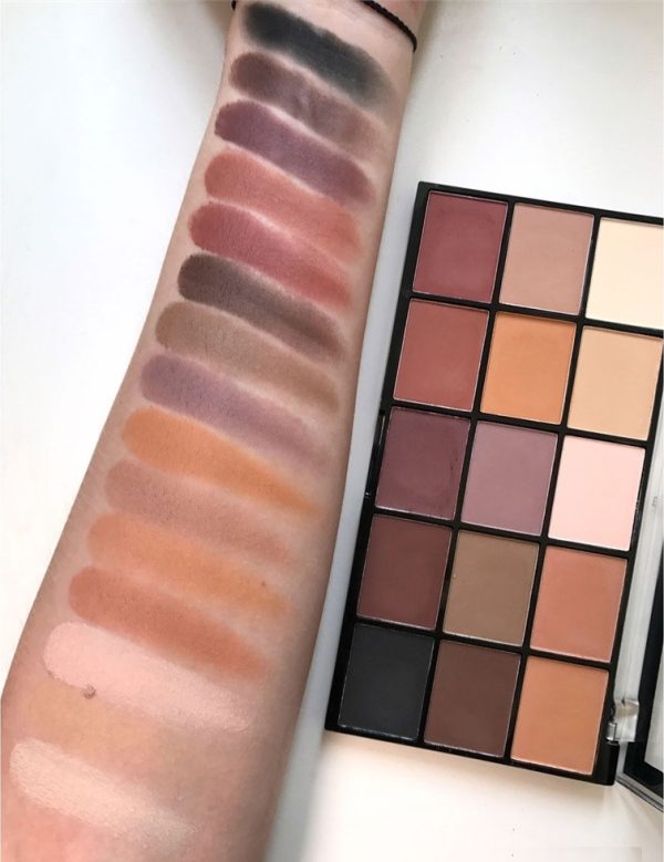پالت سایه چشم 15 رنگ BASIC MATTES رولوشن REVOLUTION
